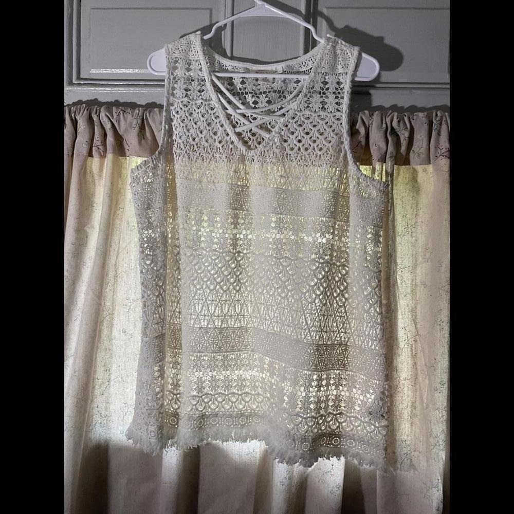 Skye’s the Limit White Crocheted Sleeveless Tunic Size 1X